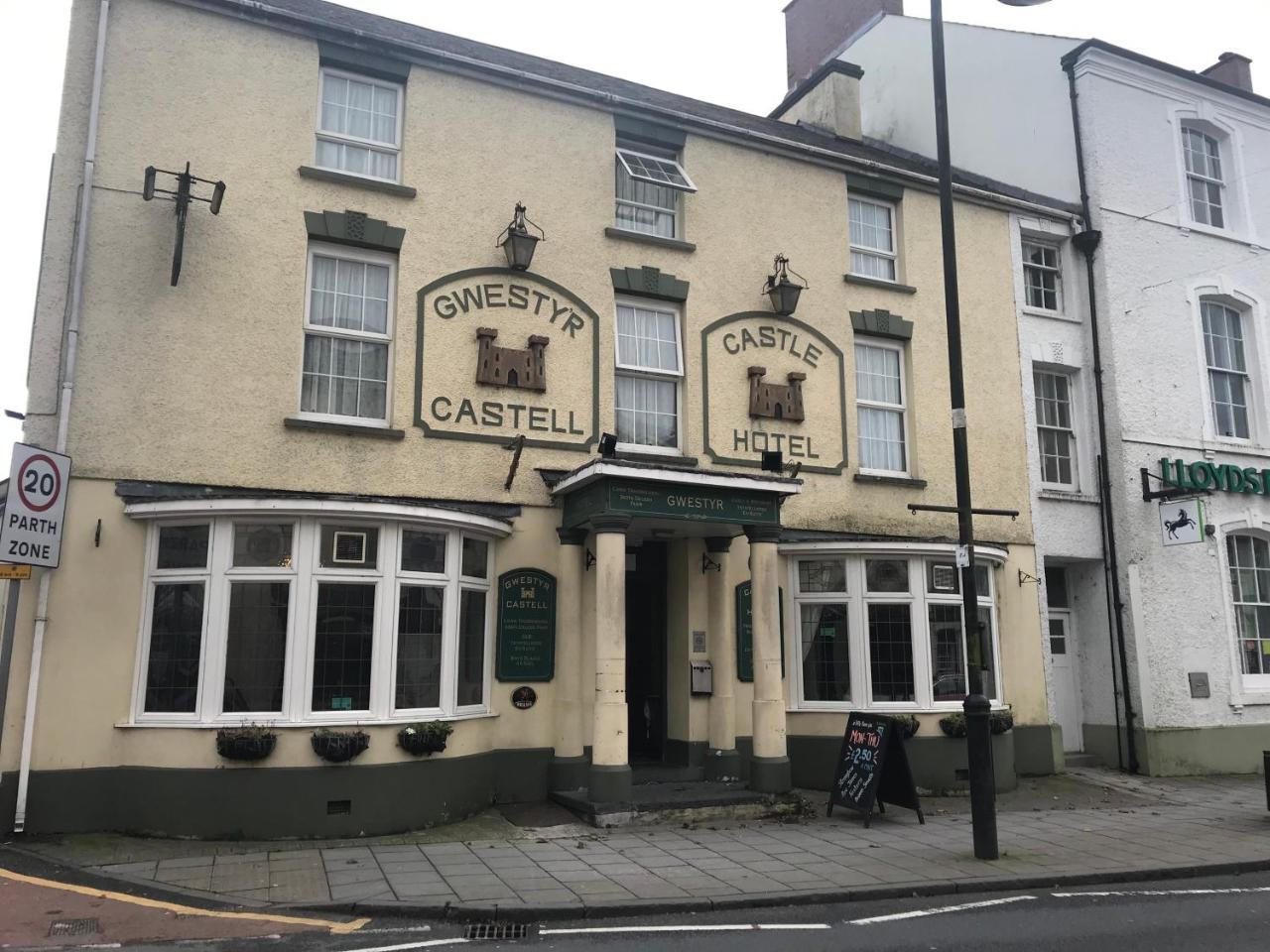 The Castle Hotel Lampeter Exteriör bild